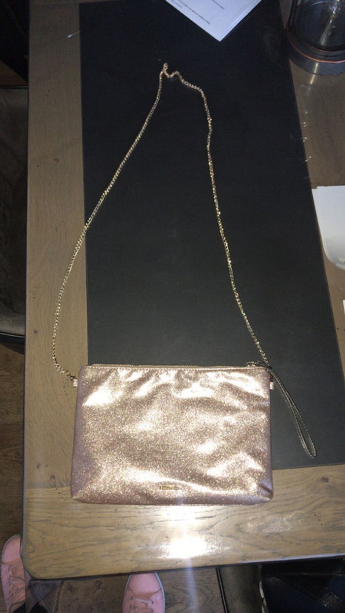 Pochette dorée Moa chaîne