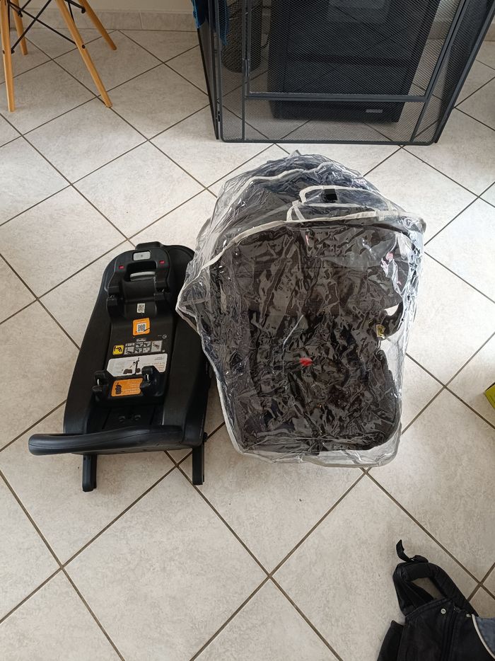 Ensemble cosy, base isofix et adaptateurs poussette - photo numéro 3