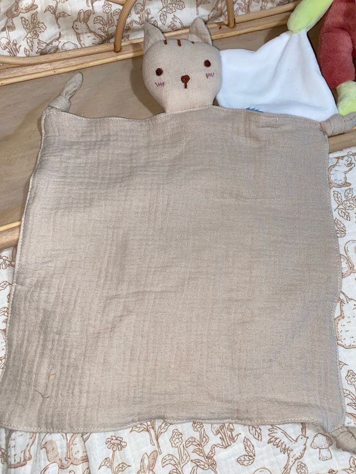 Doudou chat de couleur en gaze de coton neuf - photo numéro 4