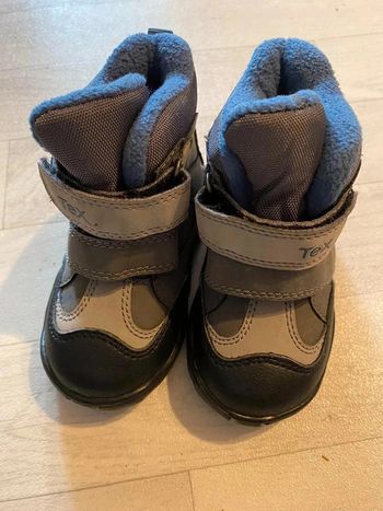 Petites chaussures montantes chaudes