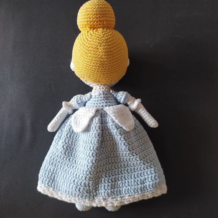 Amigurumi en crochet fait main : Cendrillon - photo numéro 2