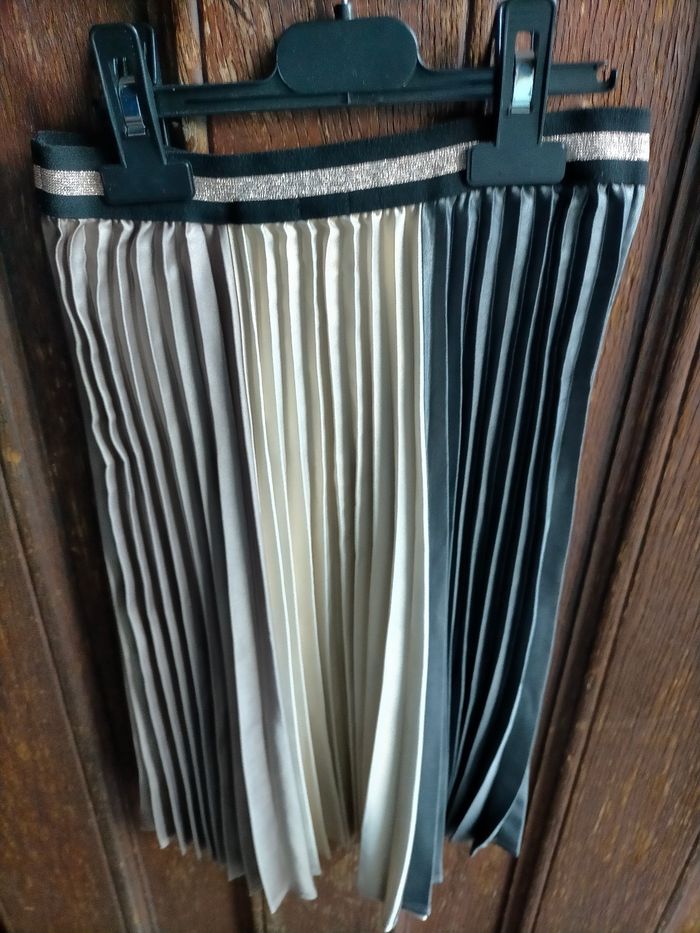 Superbe jupe IKKS neuve 5 ans - photo numéro 4