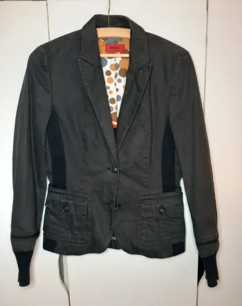 Veste femme Hugo Boss taille 40 en très bon état