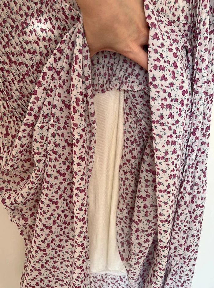 Longue robe coréenne plissée motifs fleurs rose et blanche - photo numéro 7