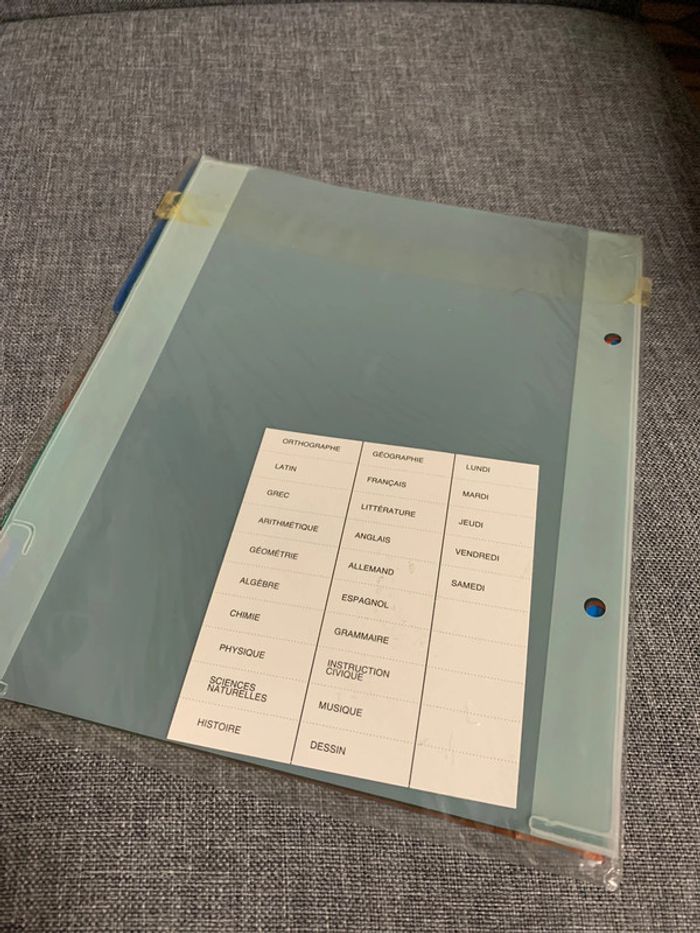 Lot de 5 intercalaires 17x22cm en plastique rigide - photo numéro 4