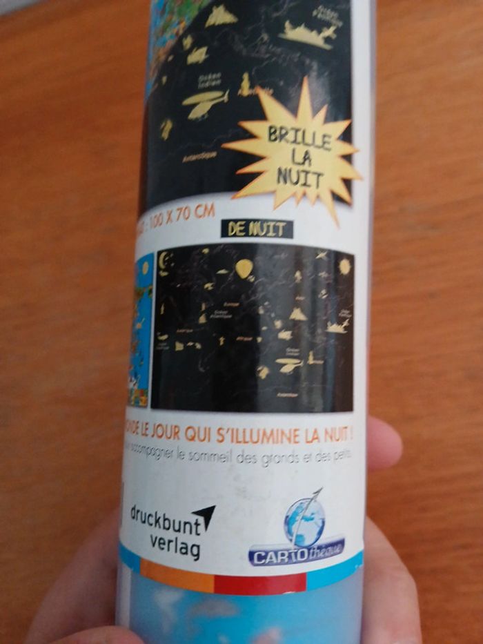 Poster du monde phosphorescent - photo numéro 3