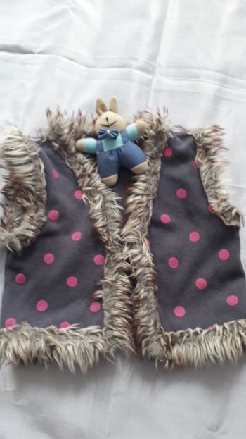 Gilet sans manches bordé de fourrure synthétique 18 mois