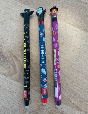 Stylos Legami Halloween  Attention le bouchon de la chauve souris à trois fissures voir photos