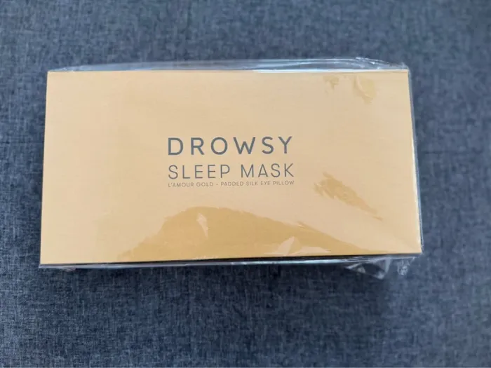 Masque de sommeil en soie Drowsy « L’amour Gold »