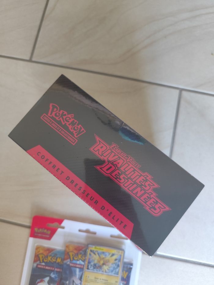 Lot ETB EV10 + tripack EV8 Rivalités Destinées Etincelles déferlantes cartes Pokémon Pikachu - photo numéro 6