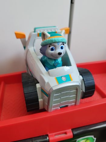 Pat patrouille, Everest et son véhicule.