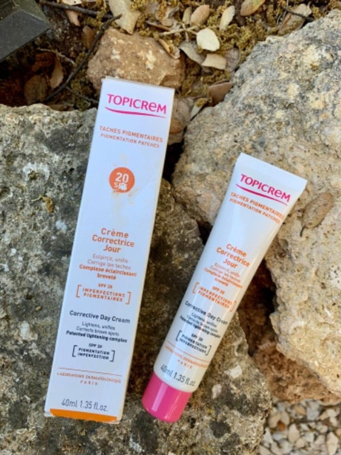 Crème correctrice jour SPF20 Topicrem Éclaircit, unifie et corrige les tâches