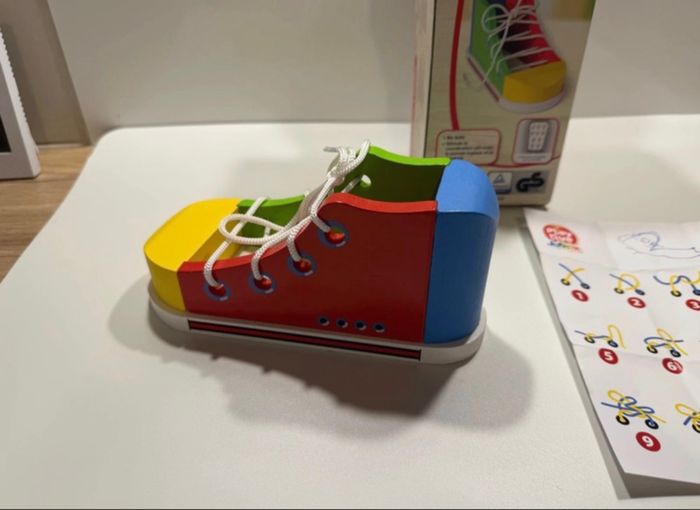 Chaussures en bois pour apprendre à faire ses lacets - photo numéro 4