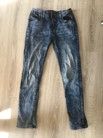 Jean femme avec noeuds sur les poches