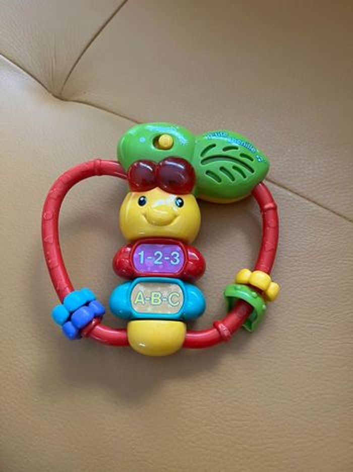 hochet musical parlant vtech p'tite chenille