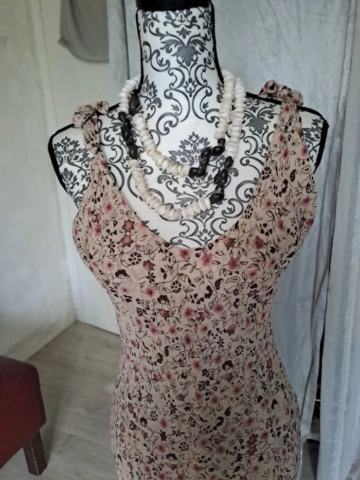 Robe prét du corps à fleur T38 - photo numéro 2