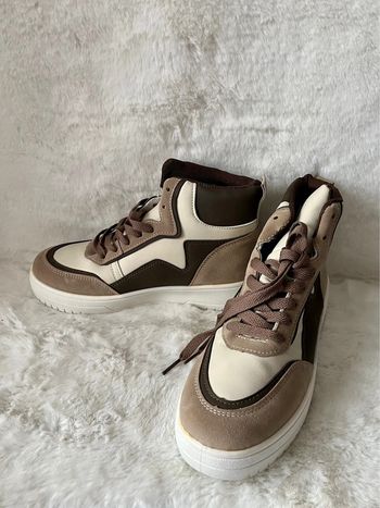 Baskets montantes beiges et marrons pointure 36