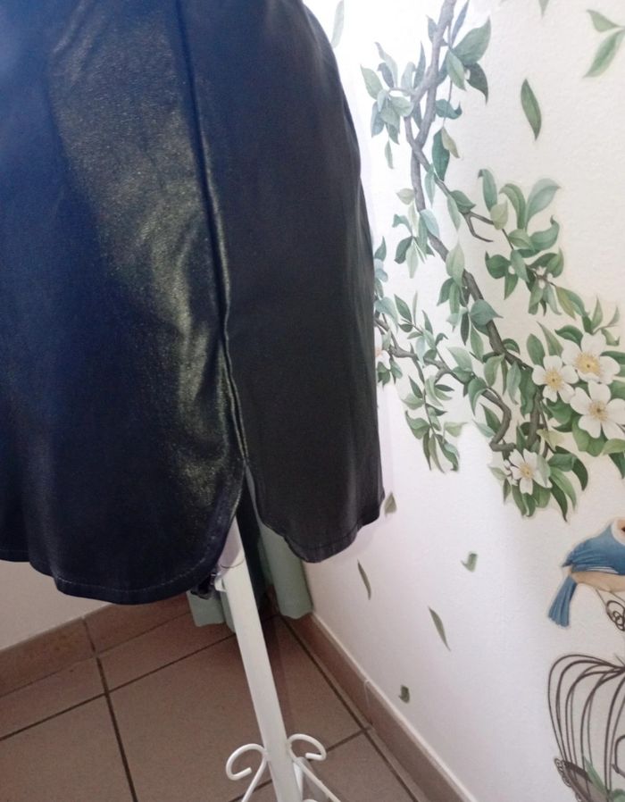 Jupe droite en simili cuir - photo numéro 2