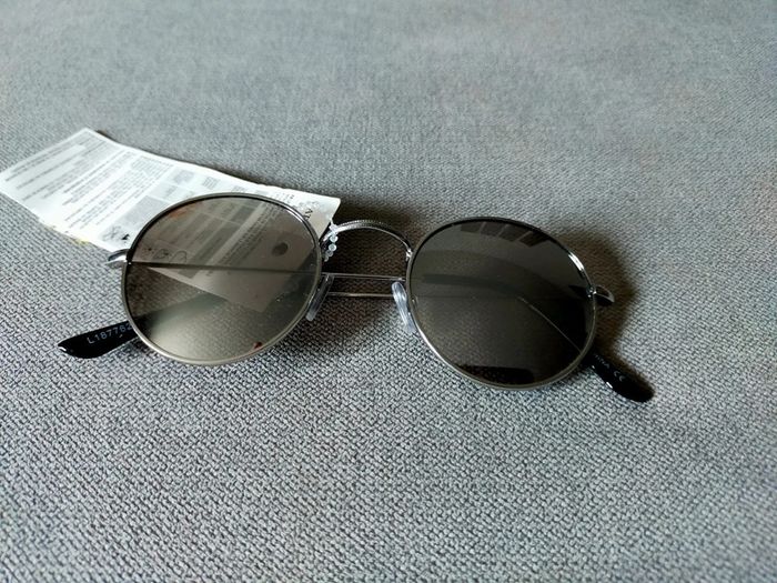 Lunettes de soleil rondes argentées – neuves avec étiquette - photo numéro 6