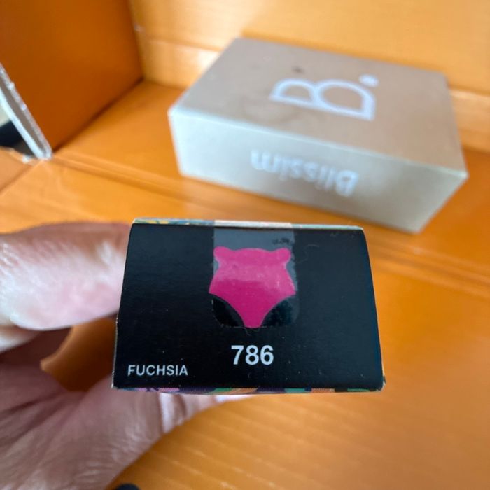 Rouge à lèvre liquide all tigers couleur fuchsia - photo numéro 4