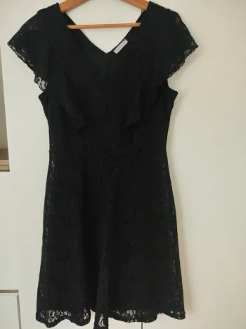 Robe noire à dentelle taille 38