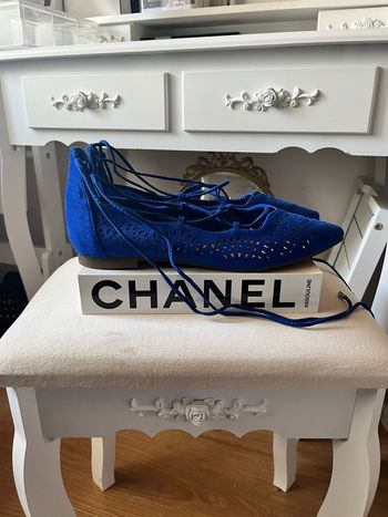 Ballerines bleu cobalt suédine à découpes laser T40 Missguided  TBE  🥿