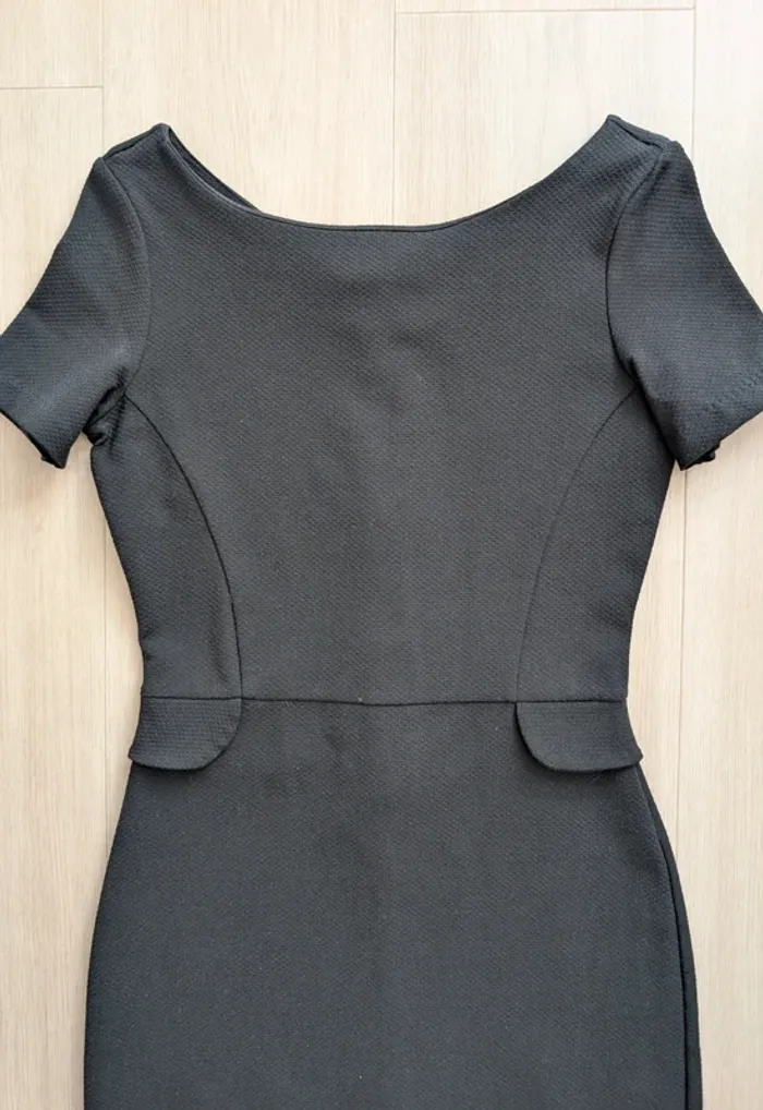 Robe noire moulante - photo numéro 2