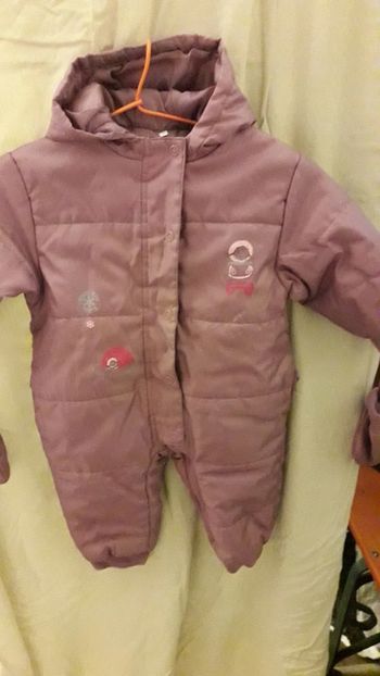 Combinaison de ski, gants assortis 18 mois