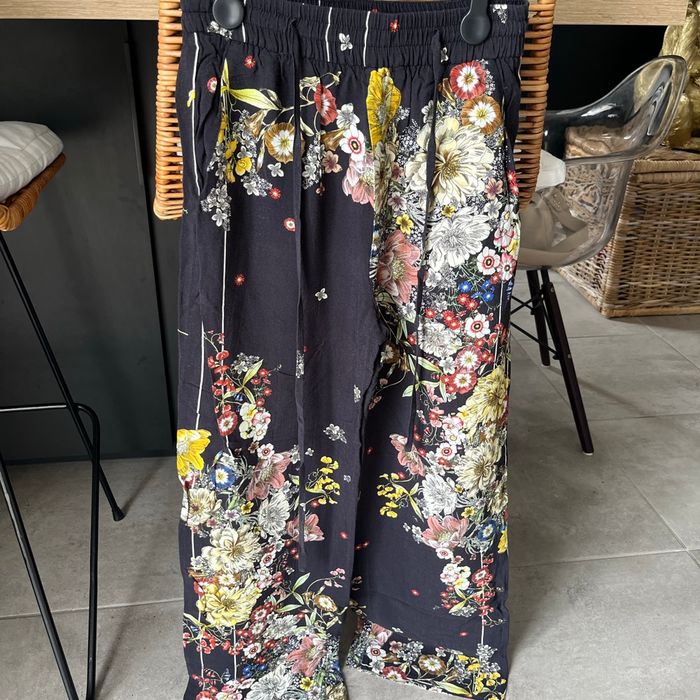 Pantalon à fleurs