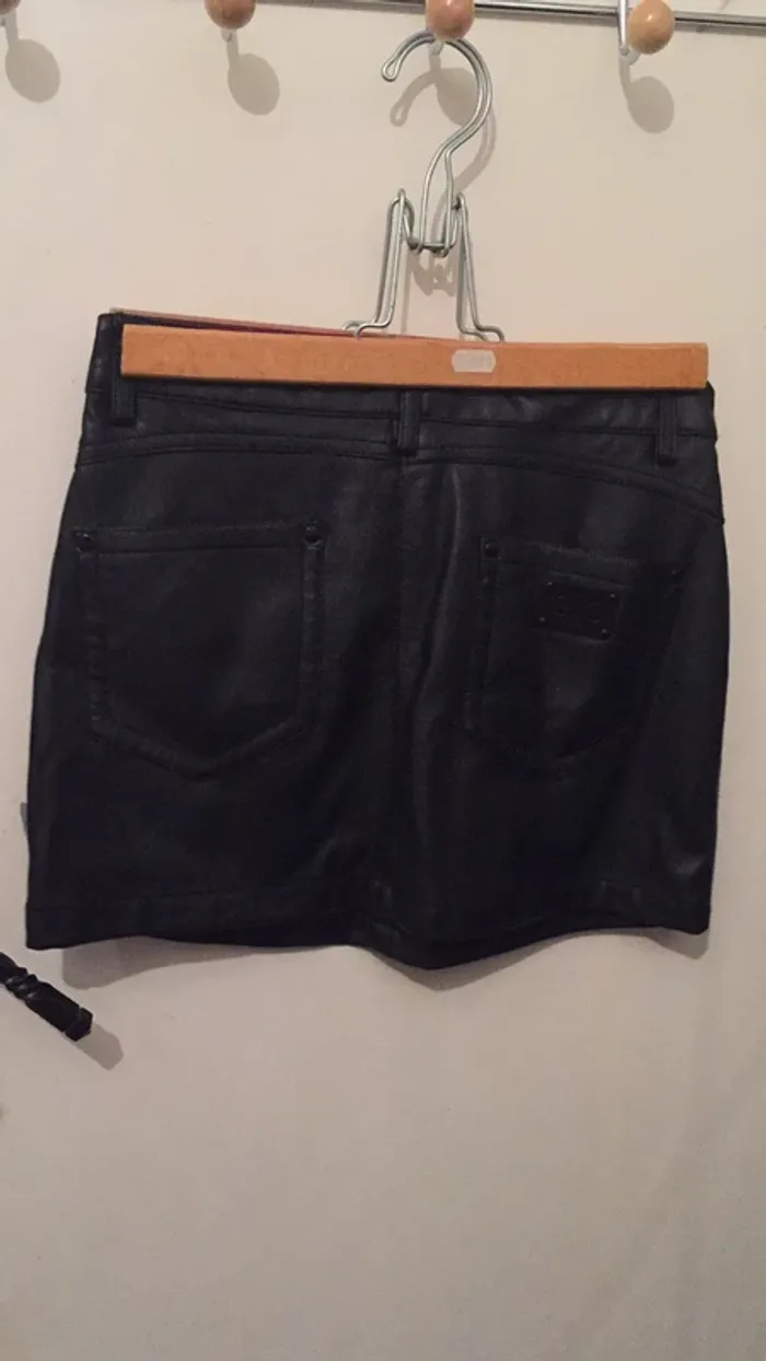 Jupe noir effet cuir - photo numéro 2