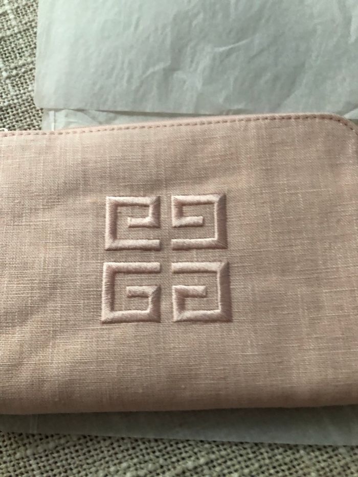 Trousse rose nude neuve Givenchy - photo numéro 4