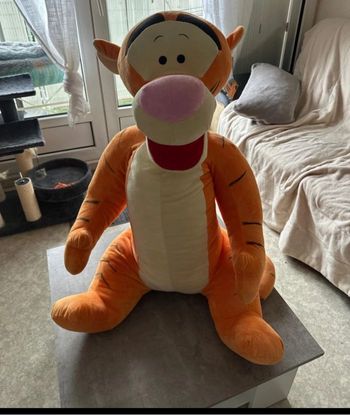Grosse peluche tigrou