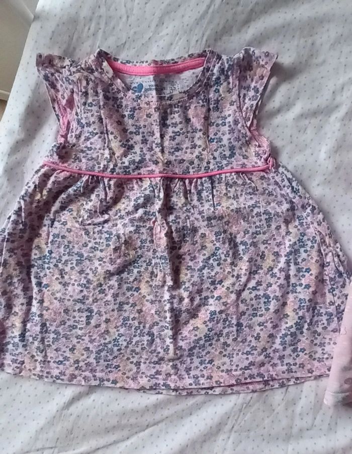 Lot 2 robe t-shirt 18/24 mois de primark - photo numéro 2