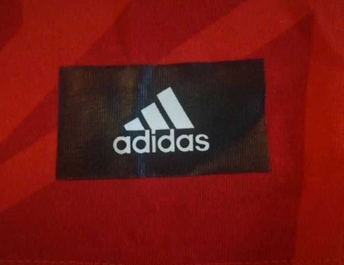 T-shirt Adidas 4 ans - photo numéro 2