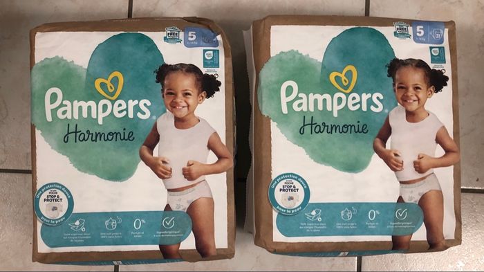 Lot de 62 couches Pampers harmonie taille 5 neufs dans emballage - photo numéro 2