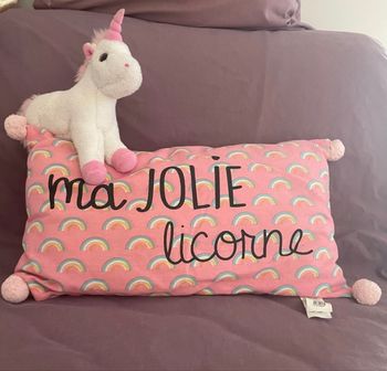 Oreiller et peluche licorne