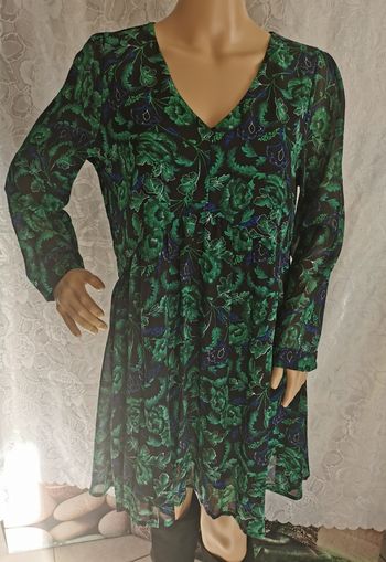 Robe fluide vert et noir. Taille 38