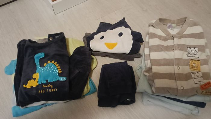 Lot 11 pyjamas velours 3 mois