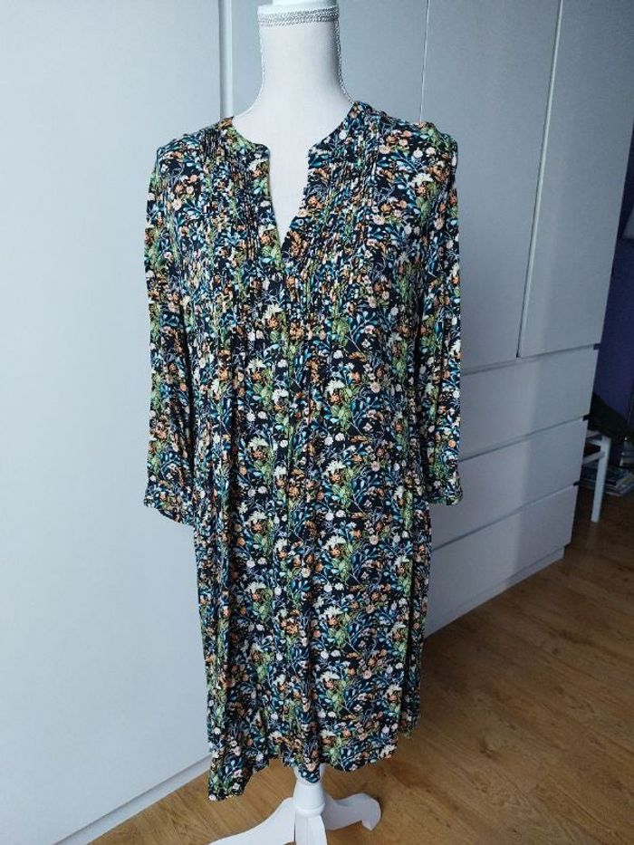 Jolie robe tunique droite fleurie