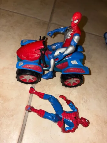 Quad Spiderman Marvel rouge et bleu lot