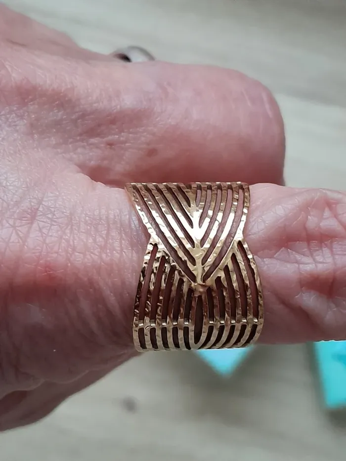 Bague, ciselée acier inoxydable,dorée, réglable, pour des doigts 54/56 style Bohème - photo numéro 4
