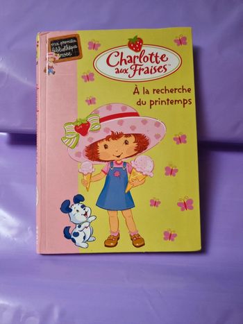Charlotte aux fraises à la recherche du printemps