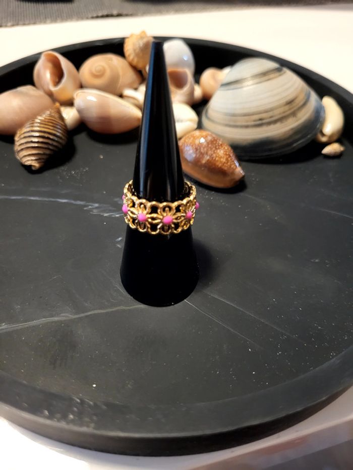 Bague ouverte en acier inoxydable doré, motif fleurs doré et roses - photo numéro 4