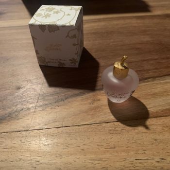 L’eau en blanc Lolita Lampicka
