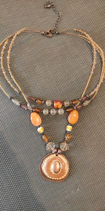 Collier perles et pendentif