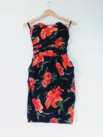 Superbe robe bustier classe chic élégant noir fleur rouge coton made in France taille 34