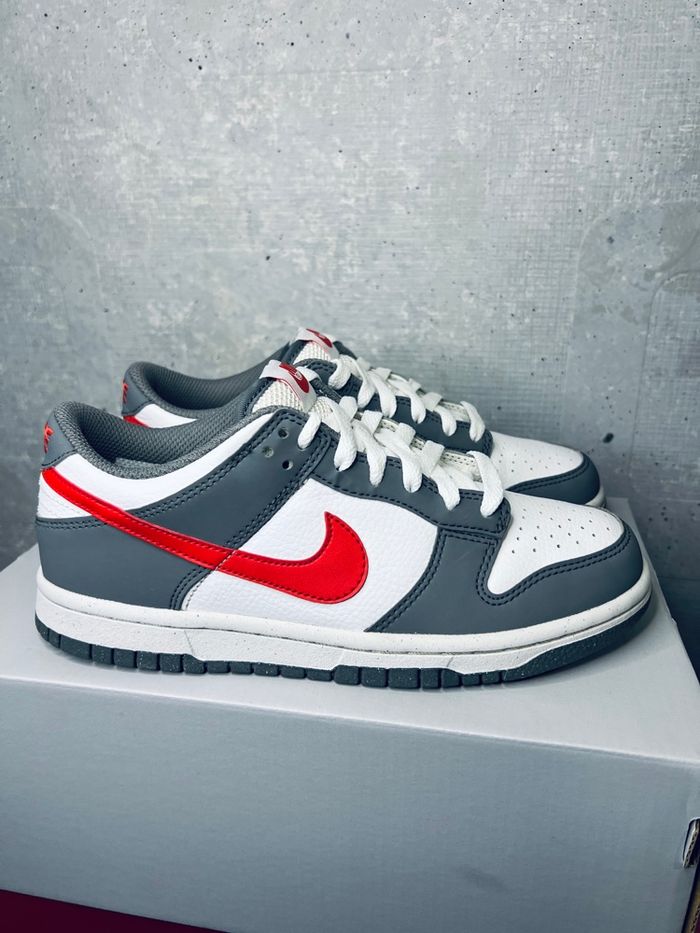 Nike Dunk Low gris / blanc / rouge – Taille 36,5 – État quasi neutre - photo numéro 2