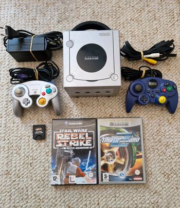 Lot Console Nintendo Gamecube + 2 Manettes + 1 Carte Mémoire & 2 Jeux