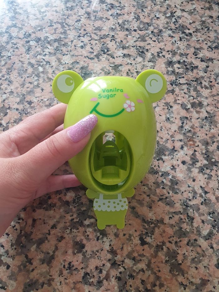 Distributeur de dentifrice pour enfant