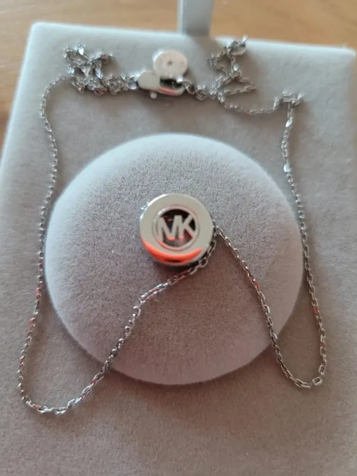 Michael Kors Collier avec Pendentif en Cristal - photo numéro 2
